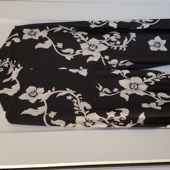 Bkack floral print pants - Picture 4 of 4
